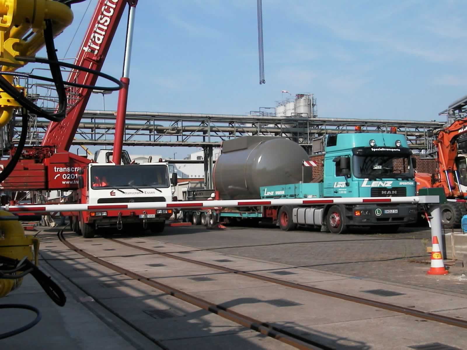 HKL-Anlagentechnik-Behaelteranlieferung-im-Chemiebetrieb HKL Anlagentechnik Behaelteranlieferung Im Chemiebetrieb